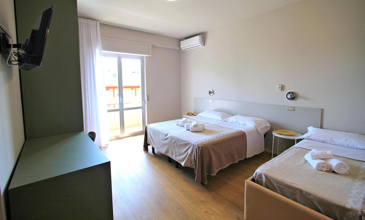 Hotel Pineta San Benedetto del Tronto Kültér fotó