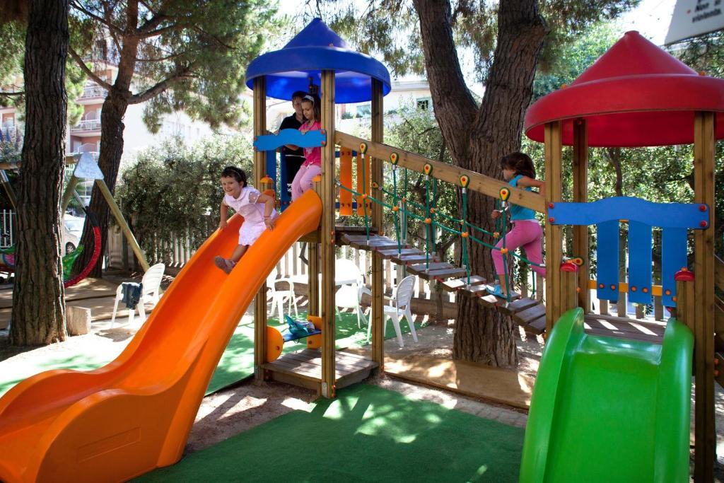 Hotel Pineta San Benedetto del Tronto Kültér fotó