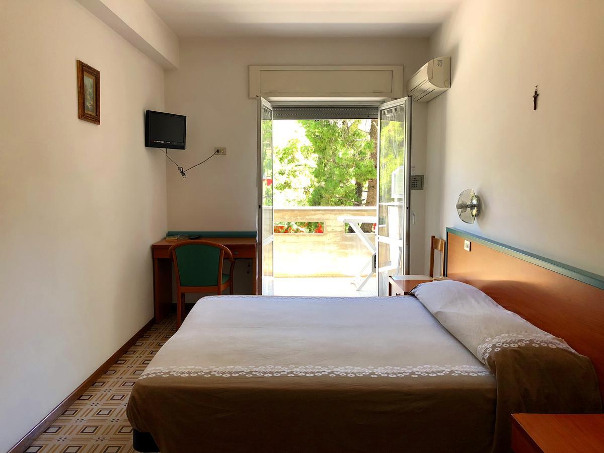 Hotel Pineta San Benedetto del Tronto Kültér fotó